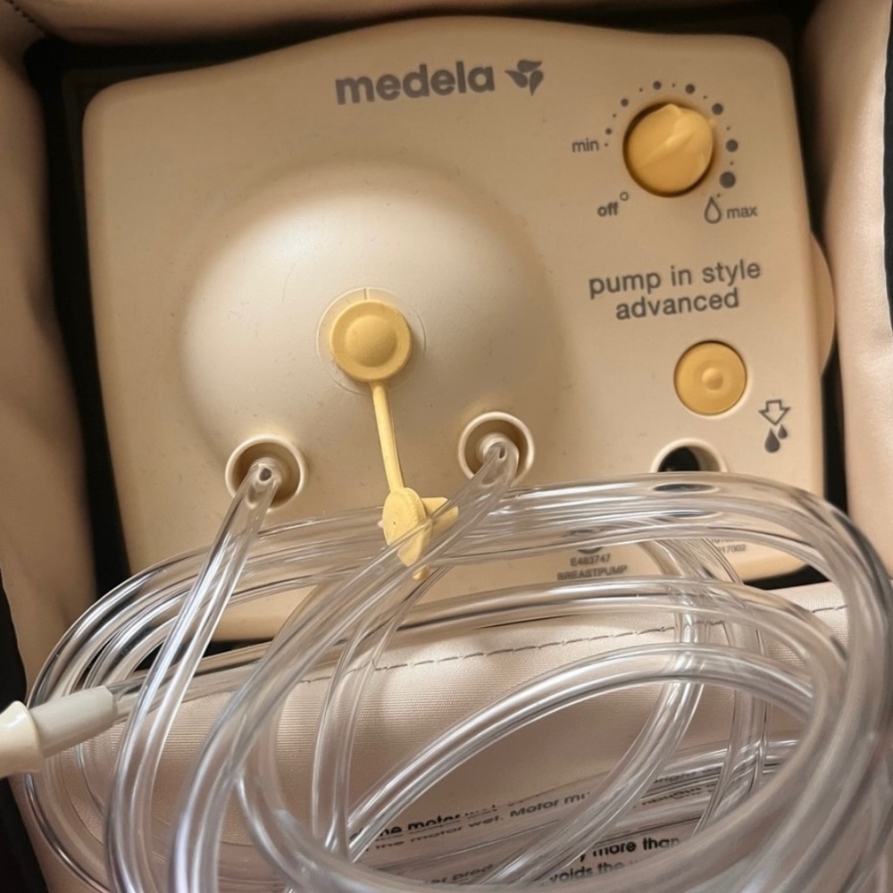 Medela Personal Advanced Double Breast Pump w/Bag & accessories
